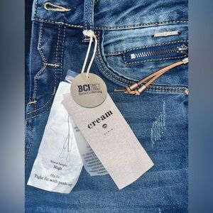 Cream brand classic Blue Skinny Jeans for Women size 28. BNWT